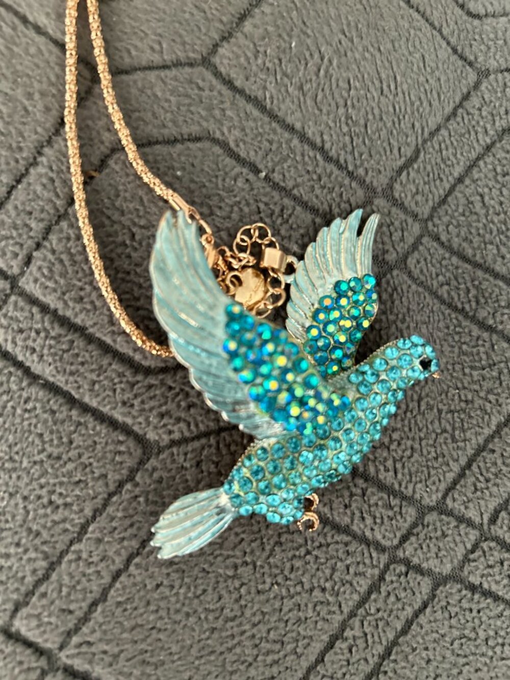 Gorgeous Rhinestone Bird Necklace  New, large Pendant  Fl1